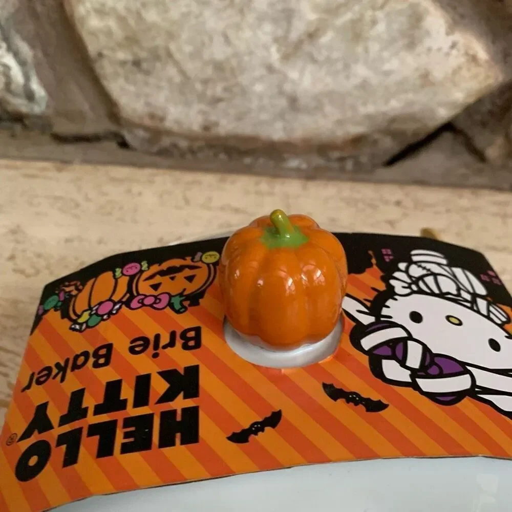 NIB Hello Kitty Halloween Brie baker mummy design sanriocore halloweencore